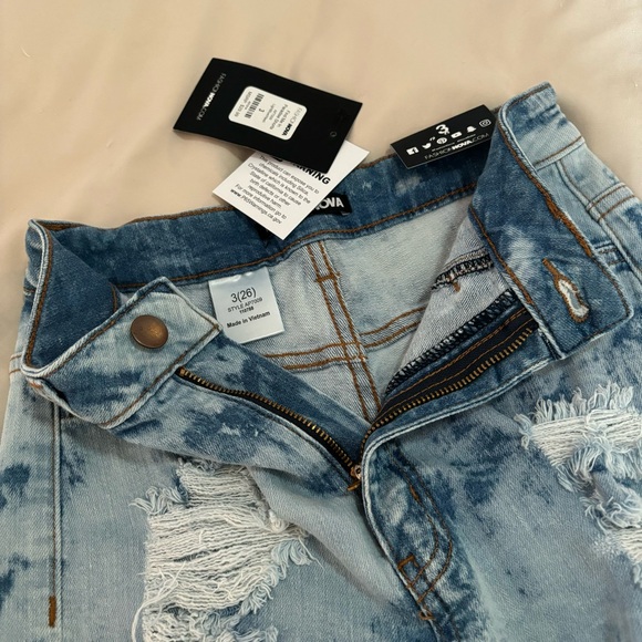 Size 3 Find Me in Paradise High Waist Light Blue Wash Bermuda Shorts FashionNova - Picture 6 of 9